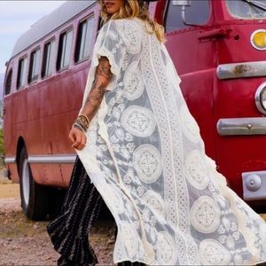 Brand new with tags Three birds nest Cheri scallop lace duster very detailed